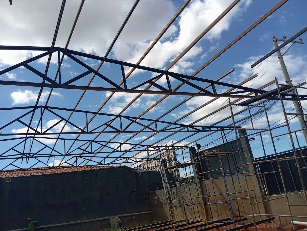 Piso de porcelanato instalado em cozinha em Sinop MT